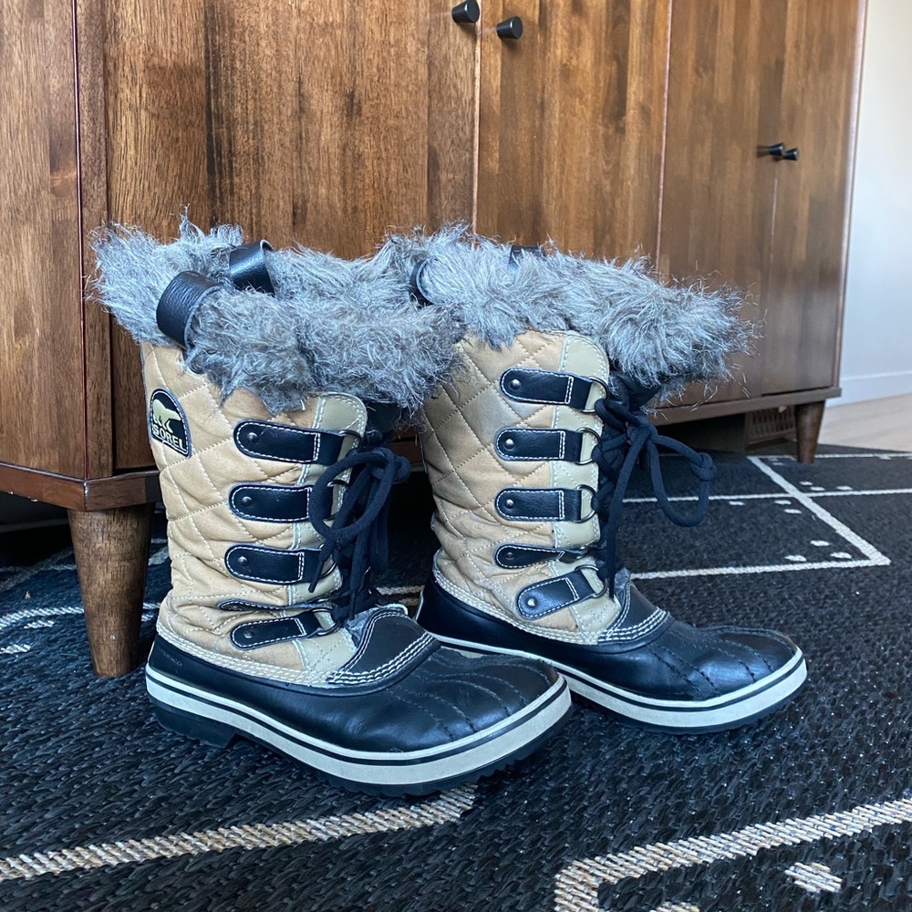 Sorel || Joan of Arctic Boots